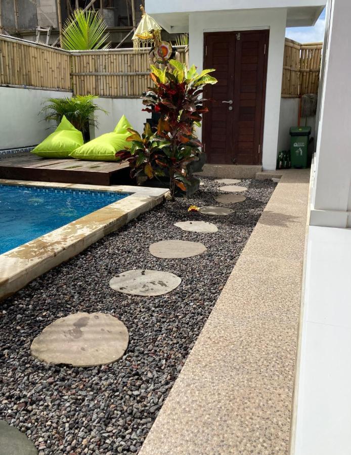 Villa Iris Homestay 울루와뚜 외부 사진