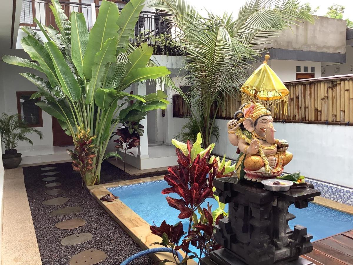 Villa Iris Homestay 울루와뚜 외부 사진