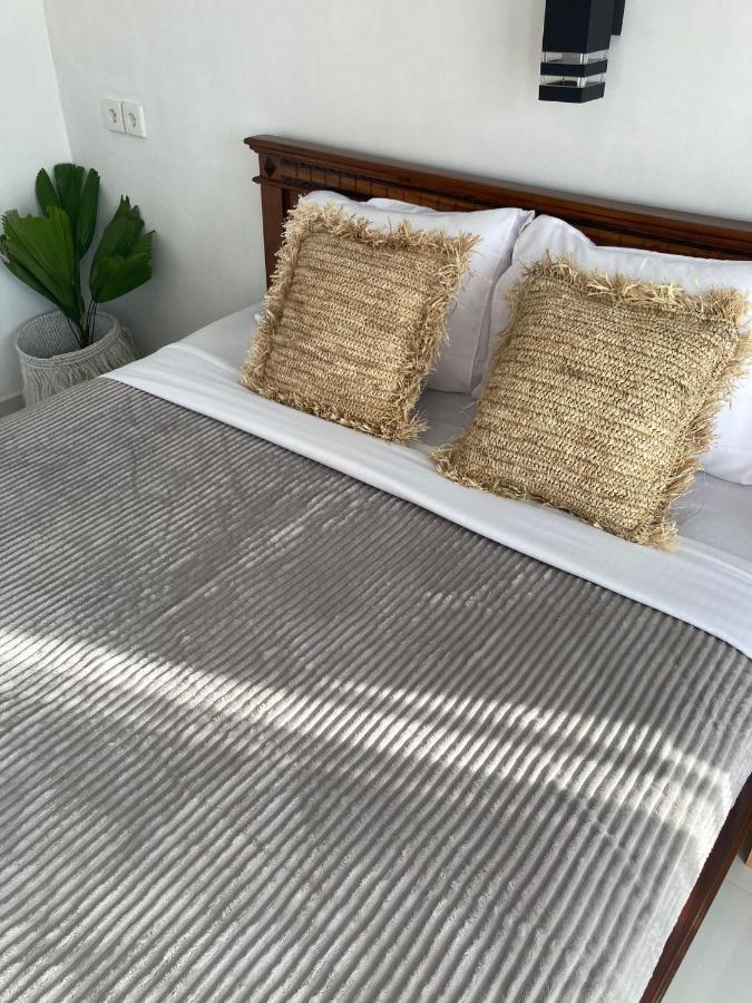 Villa Iris Homestay 울루와뚜 외부 사진