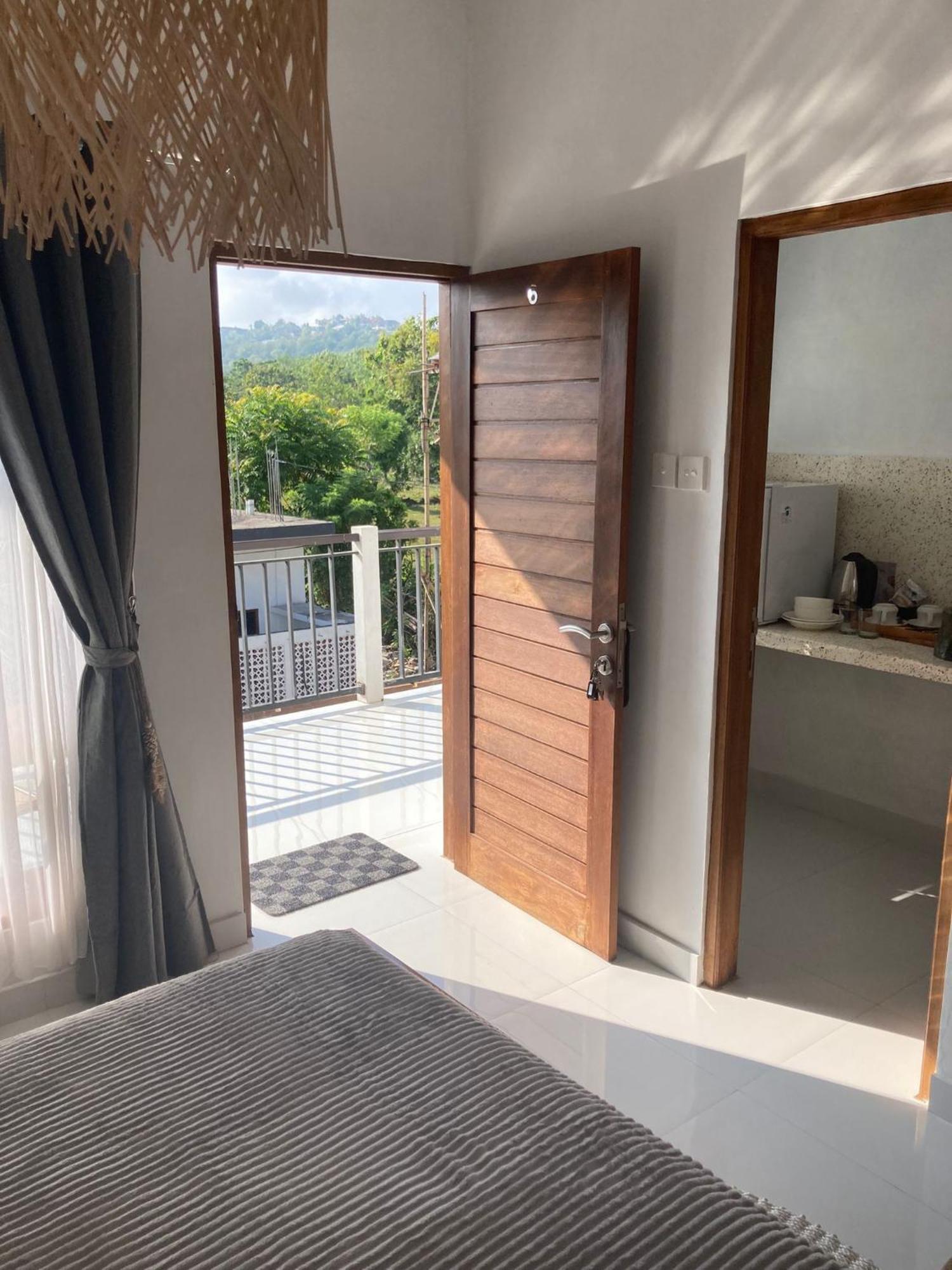 Villa Iris Homestay 울루와뚜 외부 사진